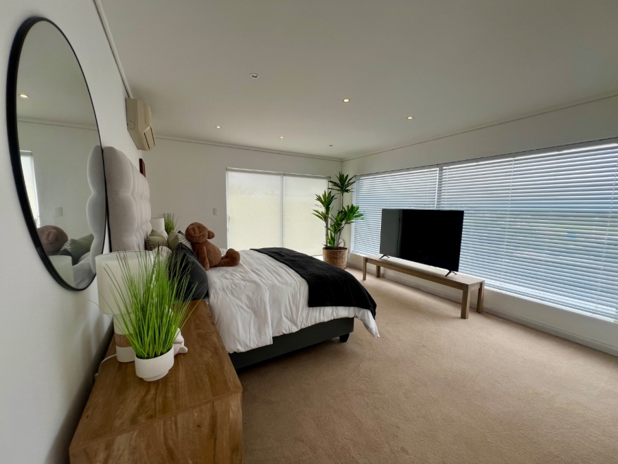 5 Bedroom Property for Sale in Oubaai Western Cape